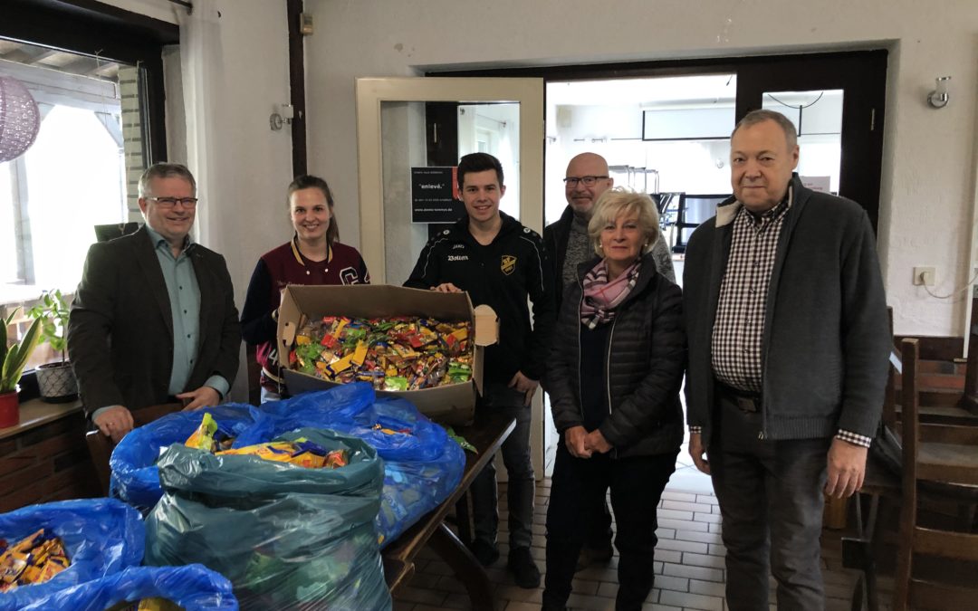 Spende des Wurfmaterials an die Tafel